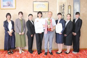 ダンス部「神戸市長賞」受賞を学長へ報告・加須市長へ表敬訪問