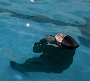 集中講義「水泳」名物・着衣泳